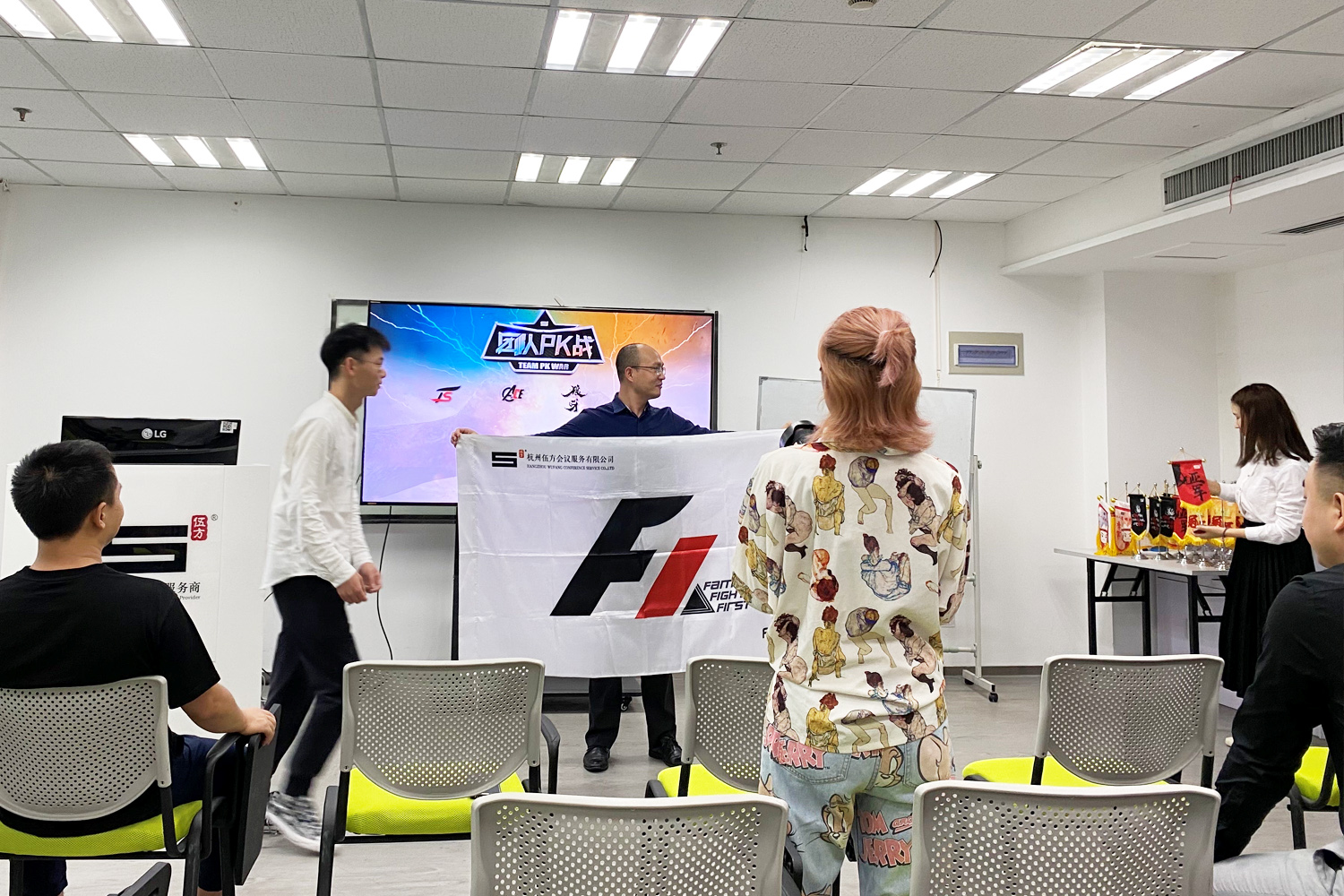 活動(dòng)公司進(jìn)行項(xiàng)目復(fù)盤及表彰