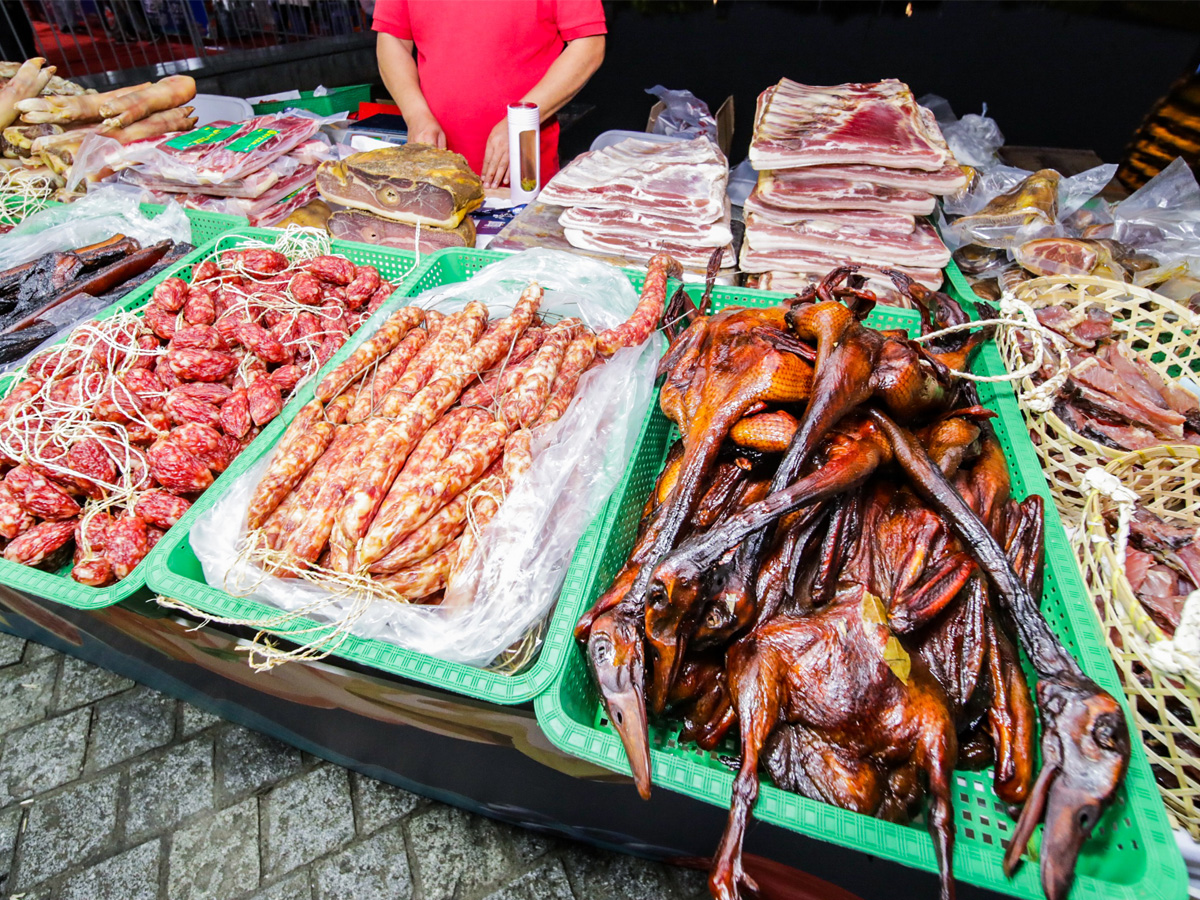 中秋主題集市農產品展示售賣區
